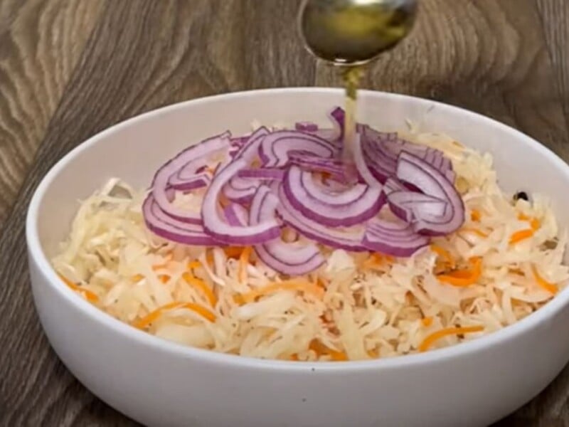 Робіть це щодня під час бродіння – і квашена капуста не гірчитиме. Рецепт і лайфхаки Робіть це щодня під час бродіння – і квашена капуста не гірчитиме. Рецепт і лайфхаки