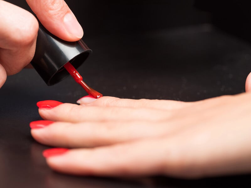 "Червоний гламур". Як створити манікюр з об'ємним золотим декором "Червоний гламур". Як створити манікюр з об'ємним золотим декором