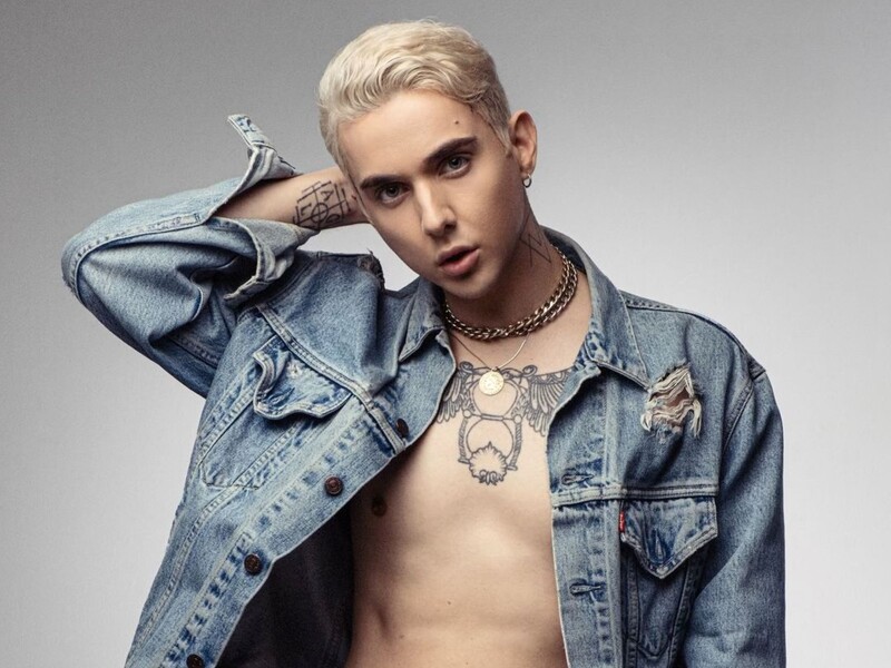 "Я справді щасливий". Melovin показав фігуру дівчини, яка відповіла згодою на його пропозицію "Я справді щасливий". Melovin показав фігуру дівчини, яка відповіла згодою на його пропозицію