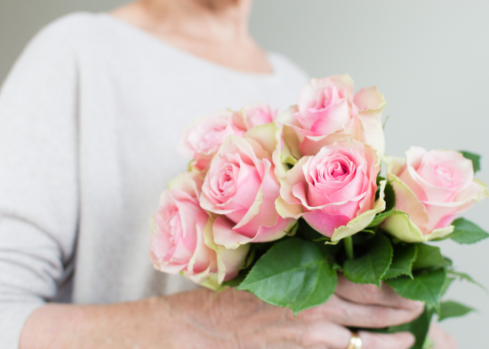 Привітання з Днем свекрухи і тещі 2024 року: картинки українською, проза і вірші