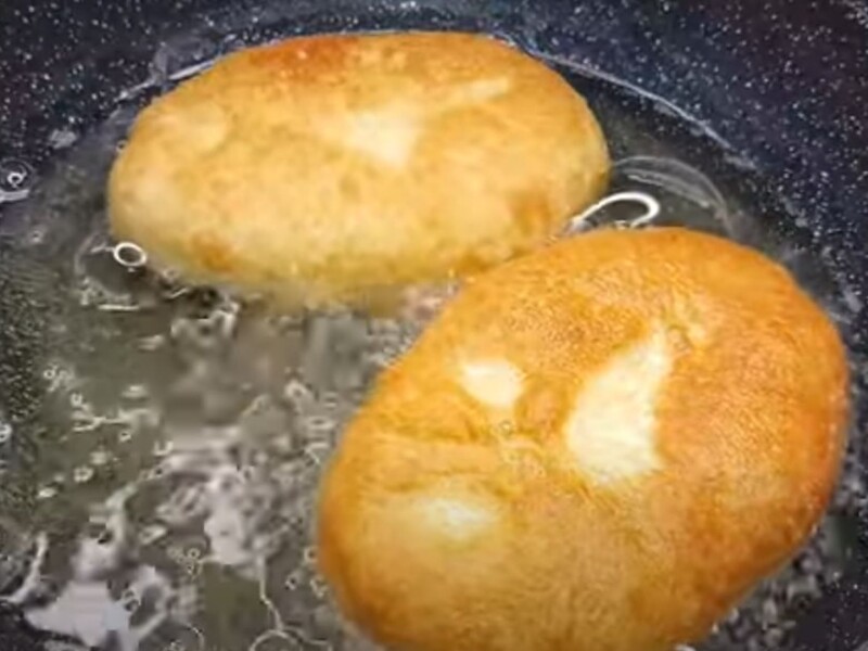 Додайте ці два інгредієнти до борошна – і смажені пиріжки будуть м'якими й пишними. Рецепт ідеального тіста Додайте ці два інгредієнти до борошна – і смажені пиріжки будуть м'якими й пишними. Рецепт ідеального тіста