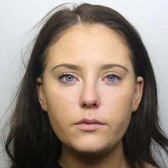 Донька заради помсти розмістила в Інтернеті оголені фото коханки свого батька: яка її доля (фото)