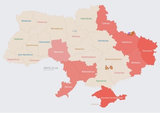 Україною кружляють ворожі безпілотники: стало відомо, куди рухаються