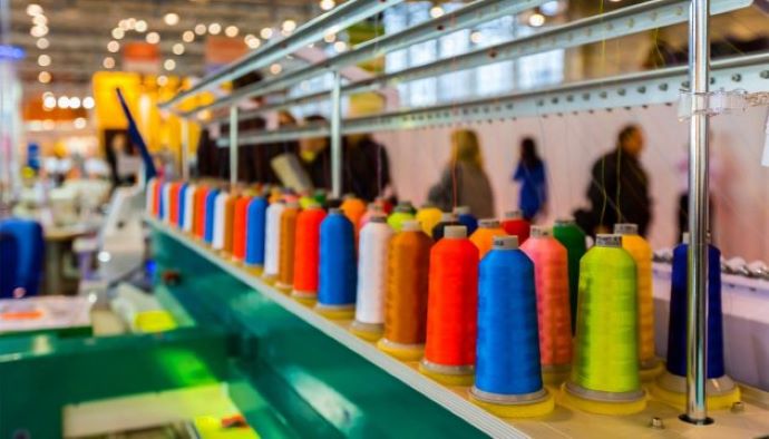 Дослідження: в Україні третина компаній у легкій промисловості скоротила виробництво