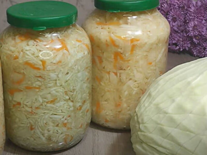 Додайте на 1 кг капусти цю кількість солі – і вона буде соковитою та хрумкою. Класичний рецепт Додайте на 1 кг капусти цю кількість солі – і вона буде соковитою та хрумкою. Класичний рецепт