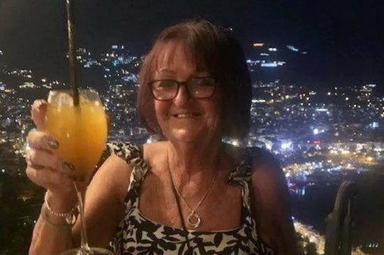 81-річна бабуся намагалася накласти на себе руки через "гітариста" Deep Purple: що сталося (фото)