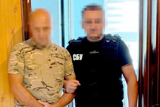 Намагалися торгувати "трофейною" зброєю росіян: СБУ викрила сімох "ділків"