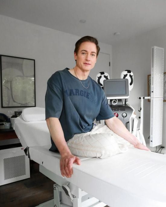 Біогакер Браян Джонсон похвалився своєю "золотою" плазмою та розсекретив нову терапію обміну крові