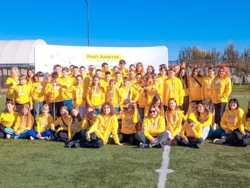 Розпочалася осіння зміна "Блогер Кемпу" від Фонду Ріната Ахметова для дітей, які постраждали від війни Розпочалася осіння зміна "Блогер Кемпу" від Фонду Ріната Ахметова для дітей, які постраждали від війни