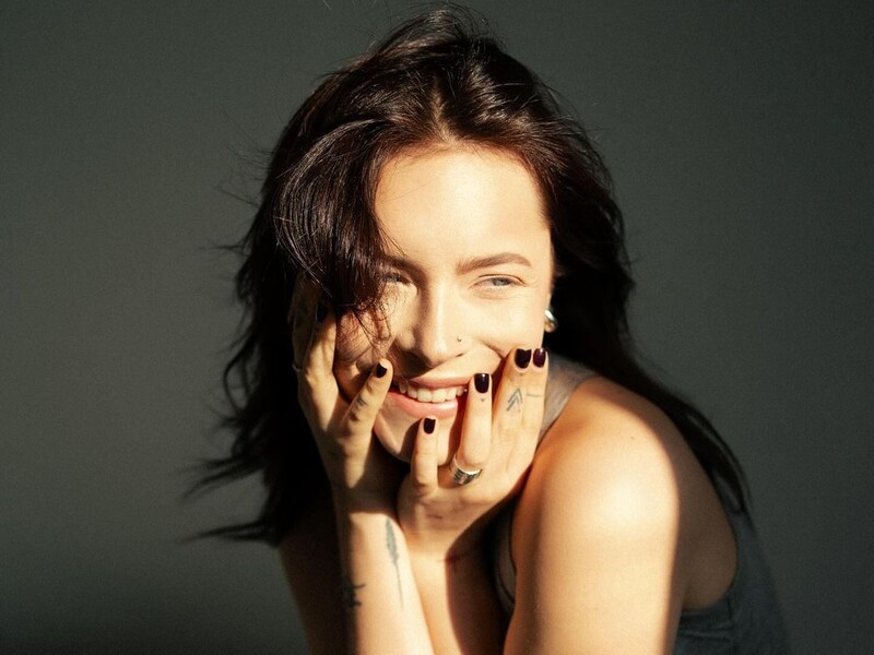 Донька Олени Кравець позувала топлес. Фото