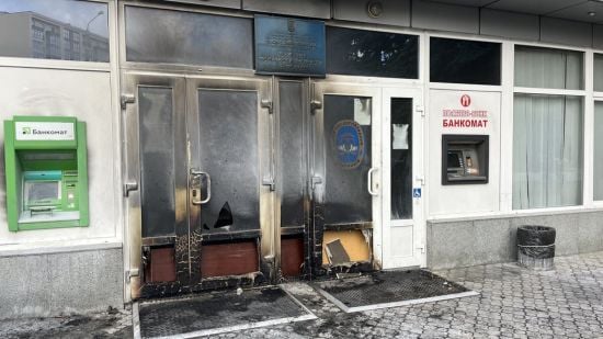 У Полтаві невідомі вночі підпалили міську податкову (фото)