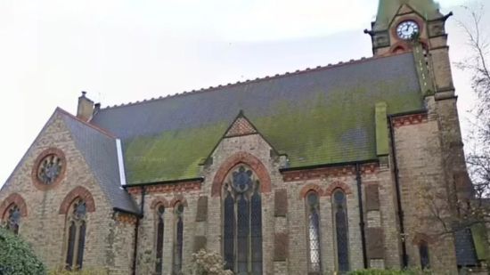 У церкві на великому екрані дітям показали порнографію замість слів пісні (фото)