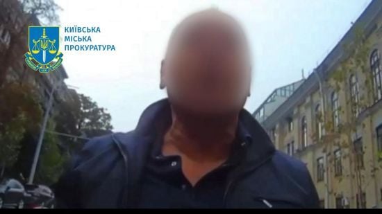 "Я тобі носа зламаю": у Києві чоловік напав і травмував інспекторку з паркування (фото, відео)