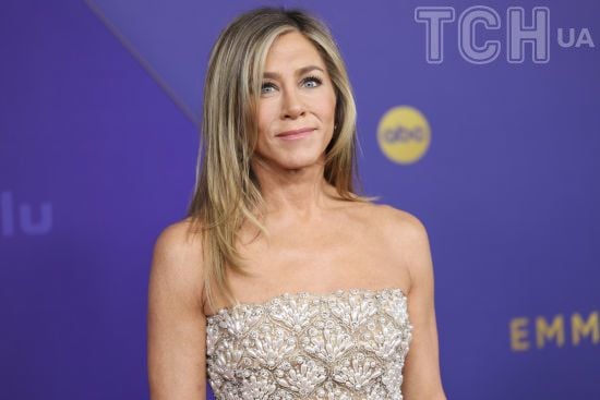 Дженніфер Еністон через шість років після розлучення закрутила новий роман – ЗМІ