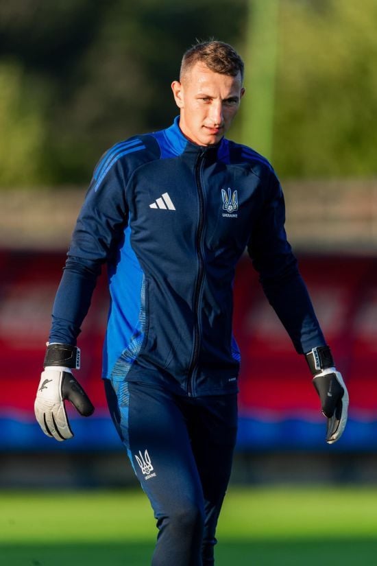 Чергова травма: один з воротарів залишив табір збірної України перед матчем Ліги націй проти Чехії