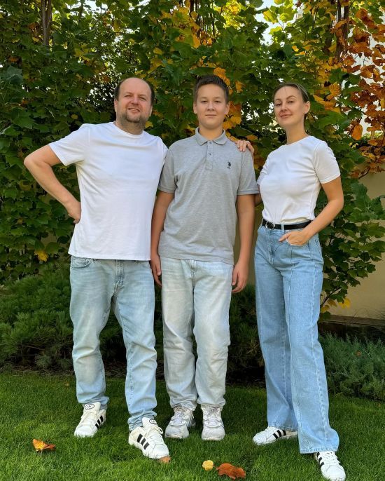 Віктор Бронюк показав 14-річного сина-красеня й розповів про їхні стосунки: "Вищий за батька"