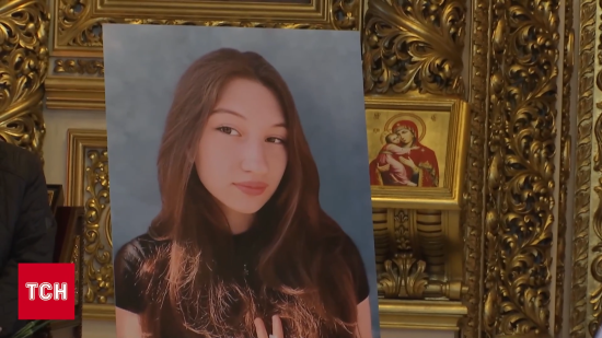 "Мріяла рятувати життя": у Києві попрощались із 14-річною Марійкою Троянівською, яку вбили росіяни