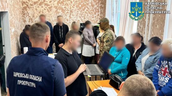Відправляли за гроші за кордон ухилянтів: на Харківщині затримали 13 посадовців