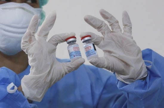 Британський лікар увів токсини замість вакцини від COVID-19 своєму вітчиму: причина шокує