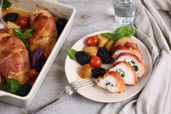 Рецепт вишуканої страви: ніжне філе стегна з грибною начинкою та сиром фета Рецепт вишуканої страви: ніжне філе стегна з грибною начинкою та сиром фета