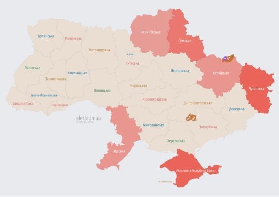 Над Україною кружляють ворожі безпілотники: озвучено напрямок руху