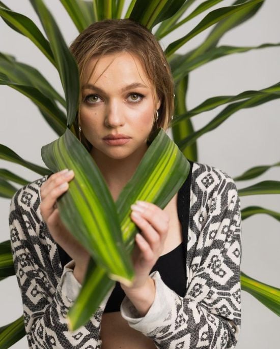 Відома українська співачка повідомила про розрив з коханим: "Виїхав нелегально за кордон"