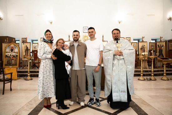Зірка "Жіночого Кварталу" похрестила 7-місячного первістка й показала фото з таїнства у храмі