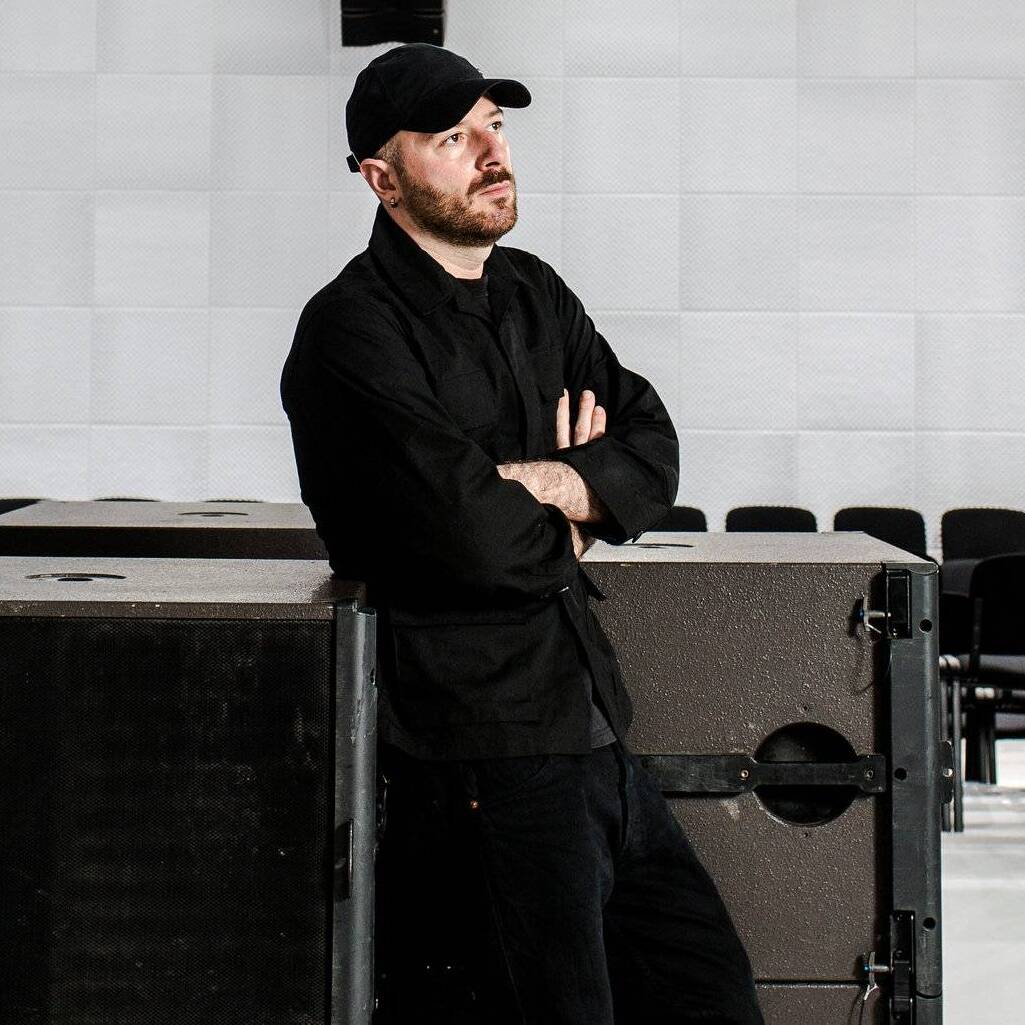 Balenciaga продовжили контракт з грузинським дизайнером Демною Гвасалією