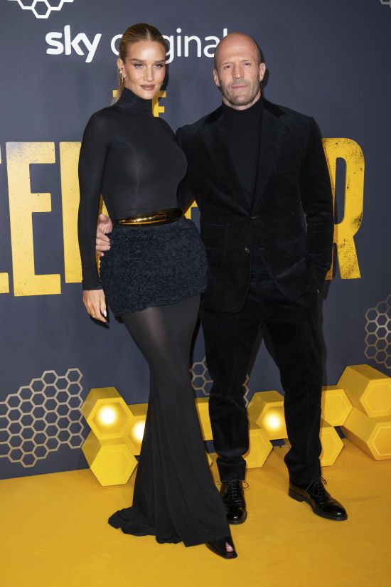 57-річний Джейсон Стейтем одружується з Розі Гантінгтон-Вайтлі після восьми років заручин – ЗМІ