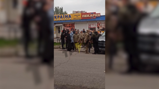 У Запоріжжі працівник ТЦК стріляв з автомата під час конфлікту на вулиці: відео