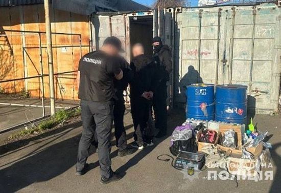 Продавав на ринку: у Києві затримали наркодилера з "товаром"