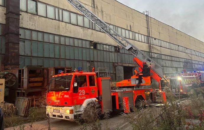 У Львові горів автобусний завод У Львові горів автобусний завод