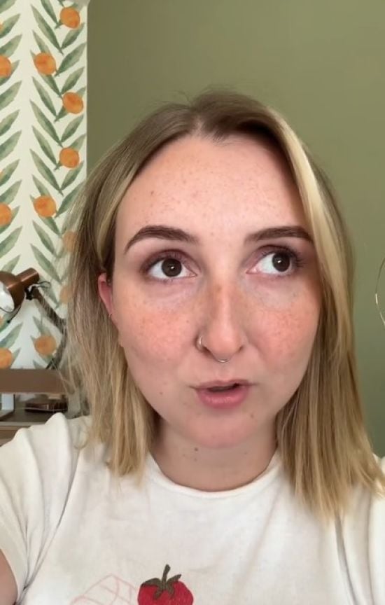 Жінку звільнили з роботи через жарт у робочому чаті: що вона написала