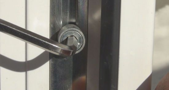 Як перевести вікна на зимовий режим, щоб зберегти тепло: інструкція