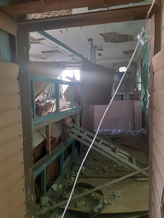 Ворог знищив відділення "Укрпошти" в Костянтинівці, керівницю поранено (фото)