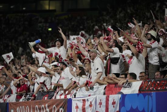 Грузинські вболівальники заспівали хіт про Путіна на матчі Ліги націй проти України (відео)