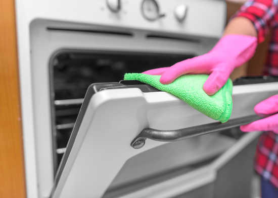 Польські блогерки поділилися, як швидко відмити скло духовки: знадобляться звичайні продукти Польські блогерки поділилися, як швидко відмити скло духовки: знадобляться звичайні продукти