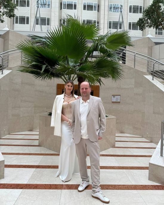 Соліст "ТІК" Віктор Бронюк показав рідкісні фото з дружиною-красунею і публічно звернувся до неї