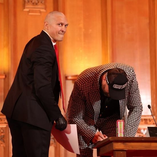 Чемпіонський тролінг: Усик попросив Ф'юрі про послугу, щоб допомогти українським військовим (відео)