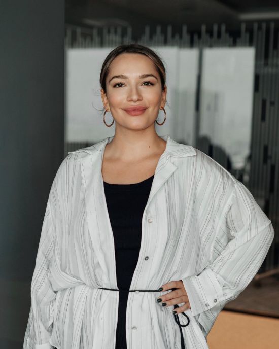 Донька Мозгової показалася на відпочинку з обраницею та її двома дітьми