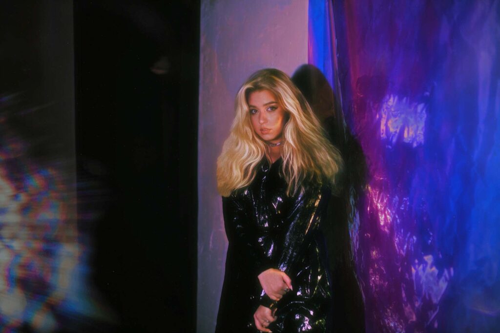 “Running Away”: Tulieva випустила свій п’ятий трек