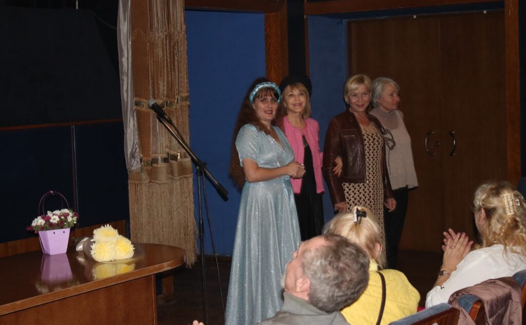 Спецрепортаж з події: Відома українська актриса та  кінорежисерка Юлія Сак презентувала авторську повнометражну стрічку “Україна - храм мого серця”