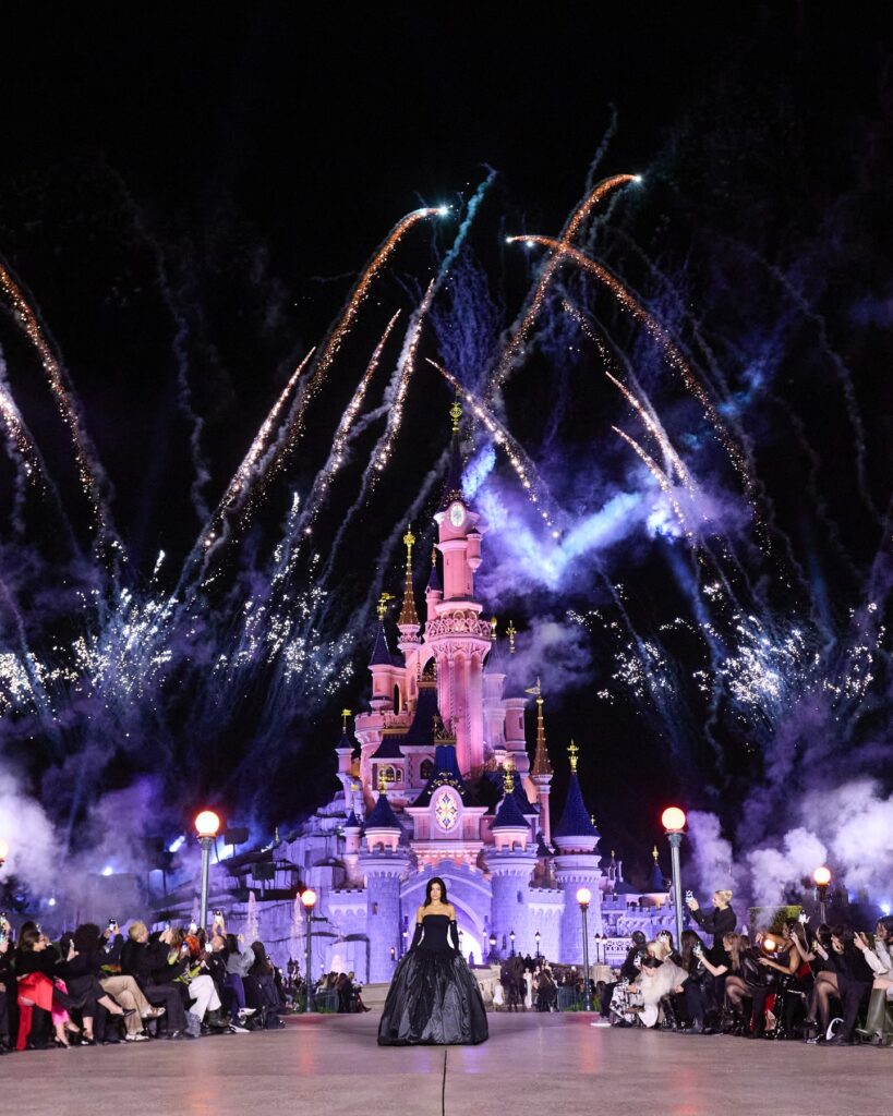 Кайлі Дженнер закрила показ Coperni у Діснейленді Кайлі Дженнер закрила показ Coperni у Діснейленді