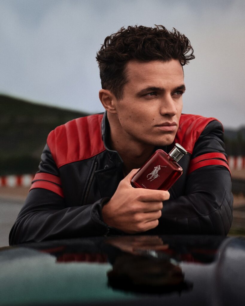 Гонщик Ландо Норріс став обличчям аромату Ralph Lauren Polo Red Гонщик Ландо Норріс став обличчям аромату Ralph Lauren Polo Red