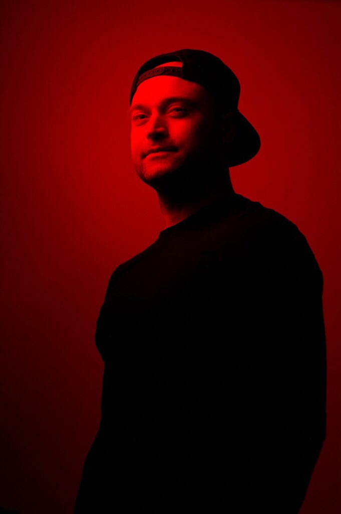 Нове звучання української народної пісні: Seve Clain представляє трек «Ой на горі»