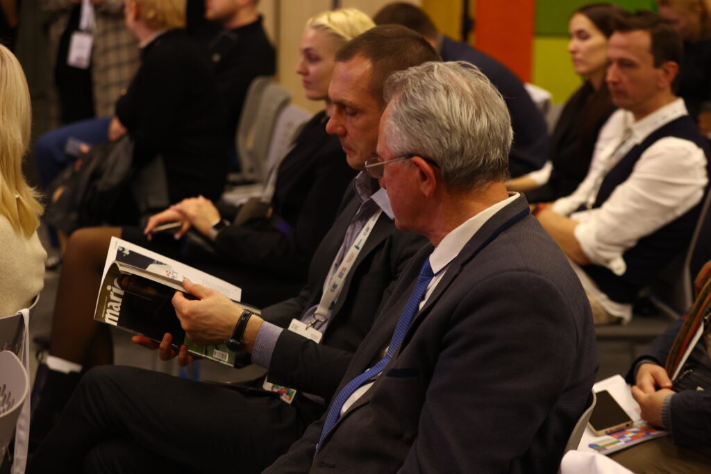 Українські експерти з охорони памʼяток звернулись до ЮНЕСКО через влучення ракети в будівлю Держпрому в Харкові Українські експерти з охорони памʼяток звернулись до ЮНЕСКО через влучення ракети в будівлю Держпрому в Харкові