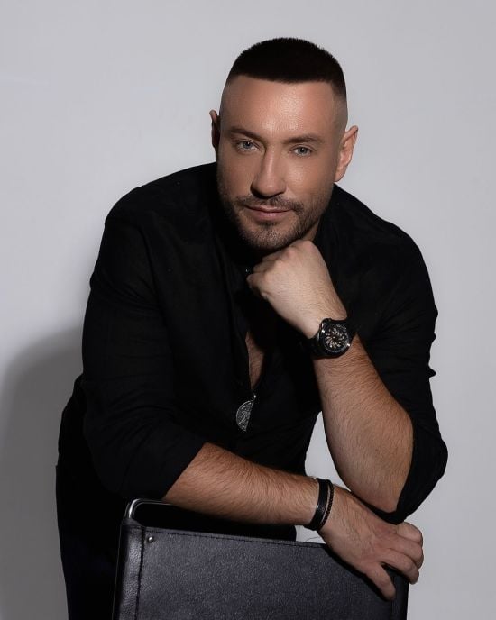 Відомий співак розкрив, які пропозиції отримував від чоловіків після концертів: "Були натяки"