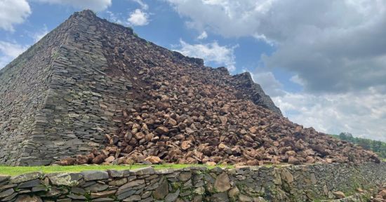 Стародавня піраміда зруйнувалася: місцеві налякані "зловісним знаком" (фото)