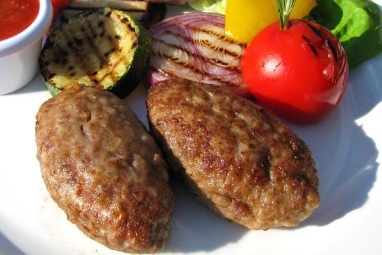 Що додати  до фаршу замість хліба та яєць, щоб приготувати смачні, соковиті котлети