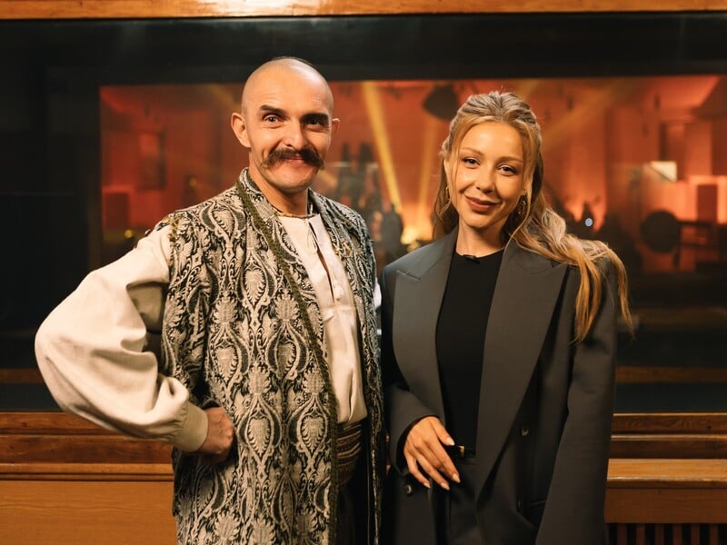 Kozak Siromaha у проєкті Тіни Кароль переспівав "Осідлаю кониченька", а музиканти грали на косах. Відео Kozak Siromaha у проєкті Тіни Кароль переспівав "Осідлаю кониченька", а музиканти грали на косах. Відео